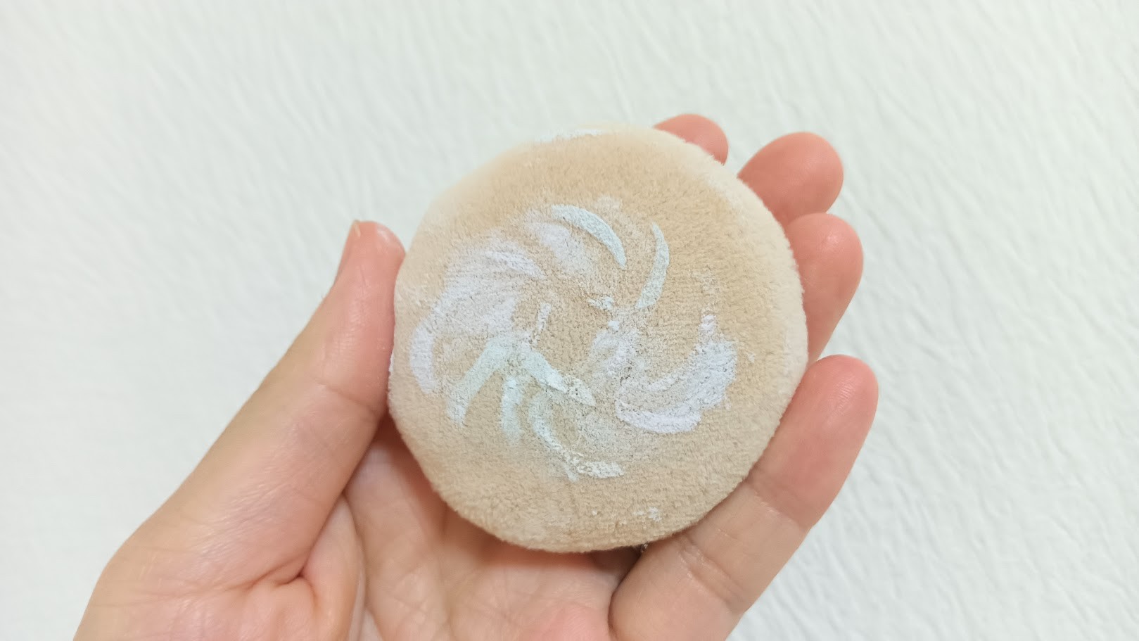 資生堂のエッセンス スキングロウファンデーションは毛穴落ちしない