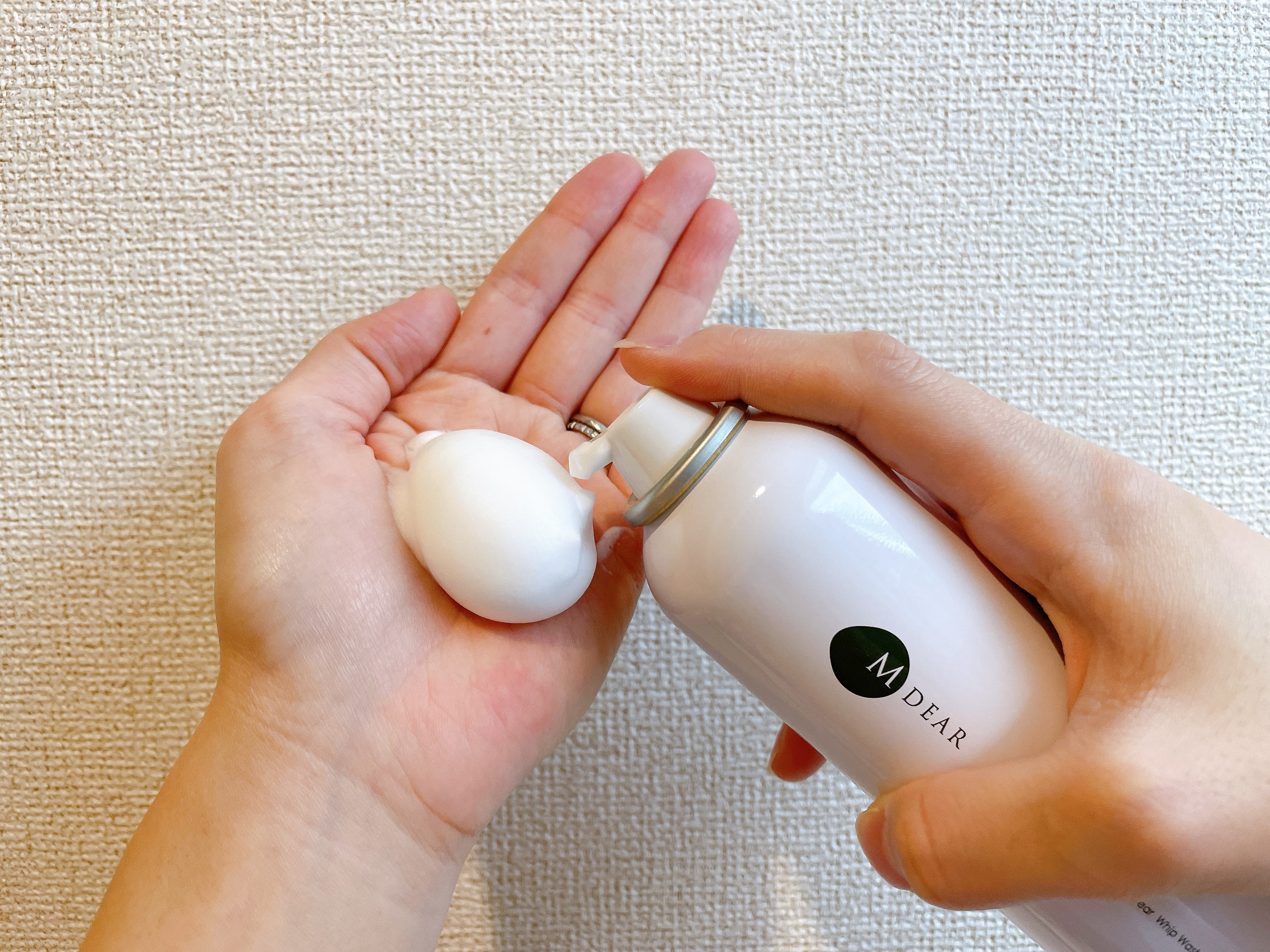 忙しい朝でも3秒で生クリームのような泡が完成！濃密な泡で肌に触れず